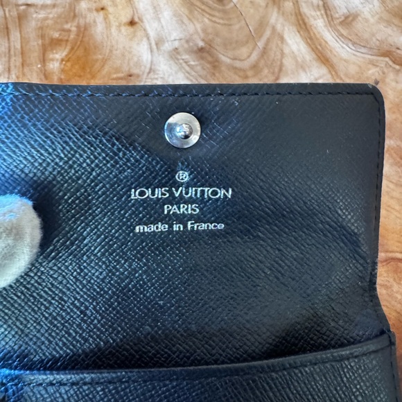 Louis Vuitton
Damier Graphite 6 Ring Key Holder - Picture 13 of 16